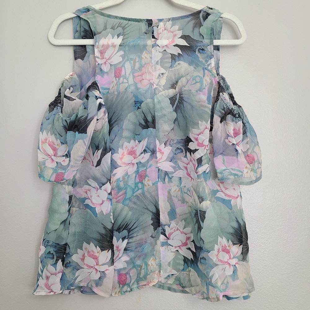 Show Me Your Mumu Hazel Ruffle Cold Shoulder Tropical Floral Lily Pad Pastel Top - Picture 6 of 6